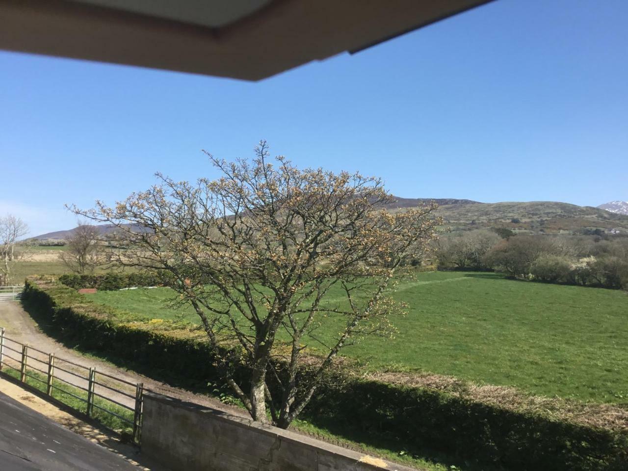 Tyddyn Perthi Farm Villa Llanberis Exterior photo